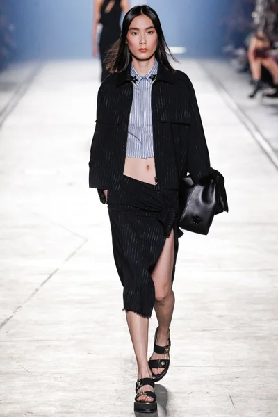 Look 25